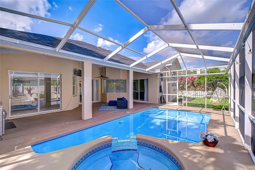 Под контрактом: $609,900 (4 спален, 3 ванн, 2647 Квадратных фут)