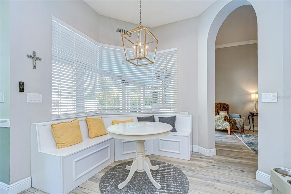 Под контрактом: $609,900 (4 спален, 3 ванн, 2647 Квадратных фут)