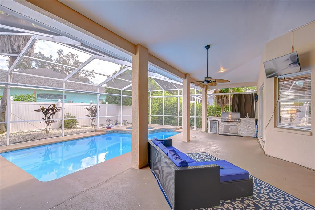 Под контрактом: $609,900 (4 спален, 3 ванн, 2647 Квадратных фут)