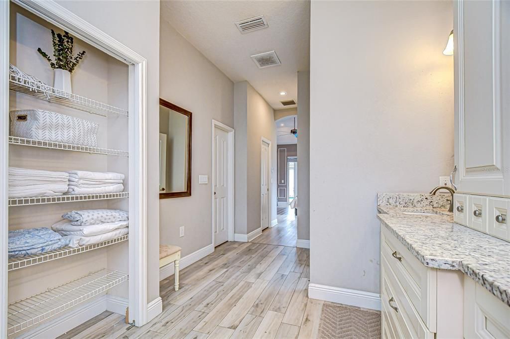 Под контрактом: $609,900 (4 спален, 3 ванн, 2647 Квадратных фут)