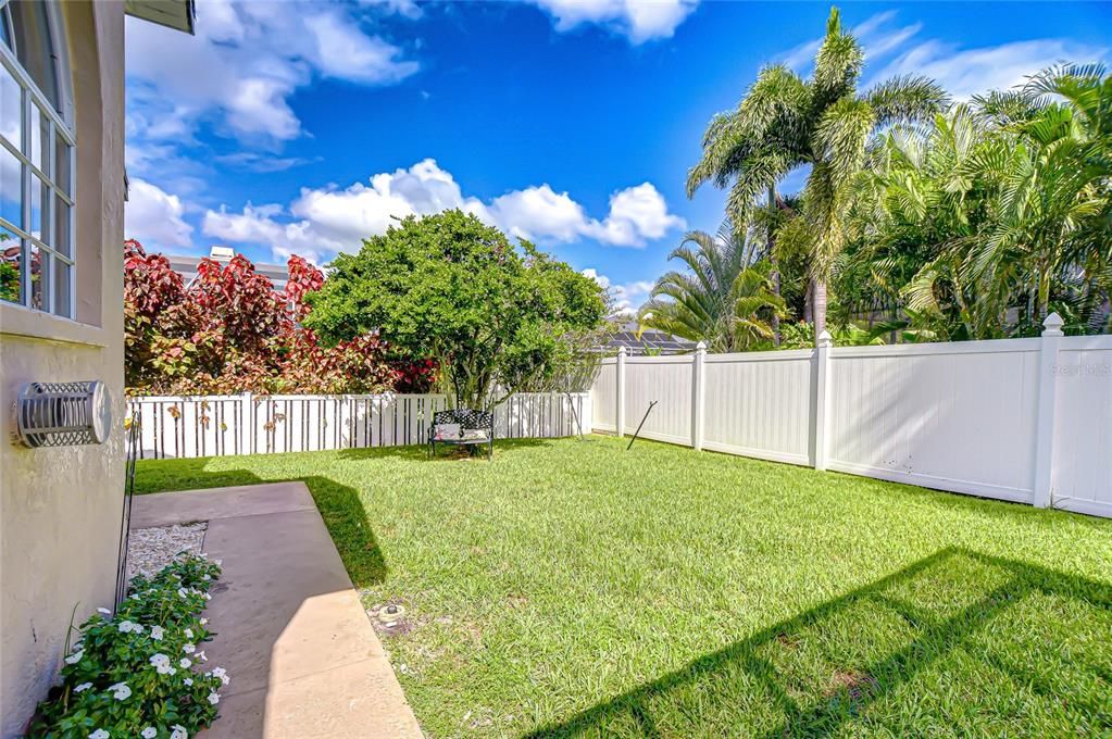 Под контрактом: $609,900 (4 спален, 3 ванн, 2647 Квадратных фут)