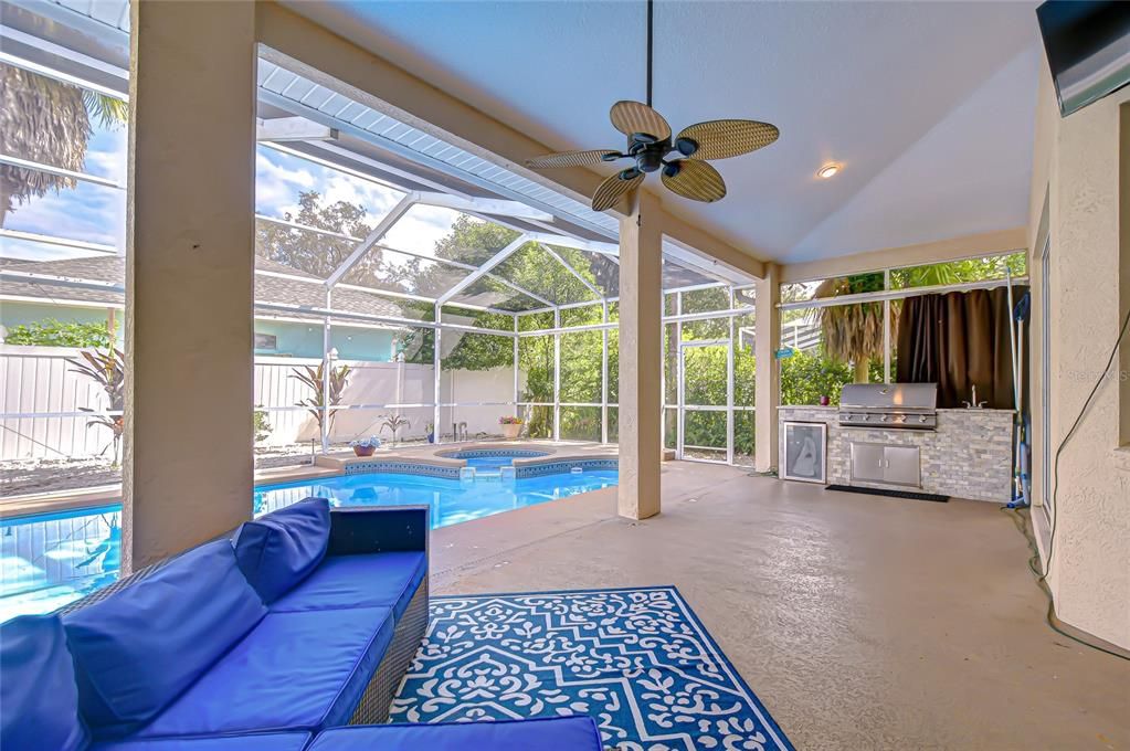 Под контрактом: $609,900 (4 спален, 3 ванн, 2647 Квадратных фут)