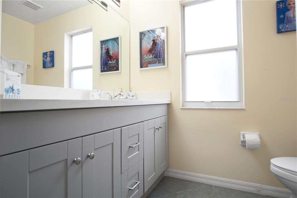 For Rent: $2,400 (5 beds, 3 baths, 2269 Square Feet)