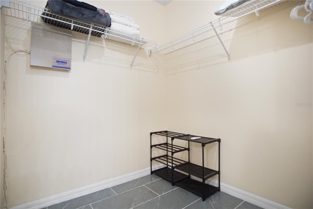 For Rent: $2,400 (5 beds, 3 baths, 2269 Square Feet)