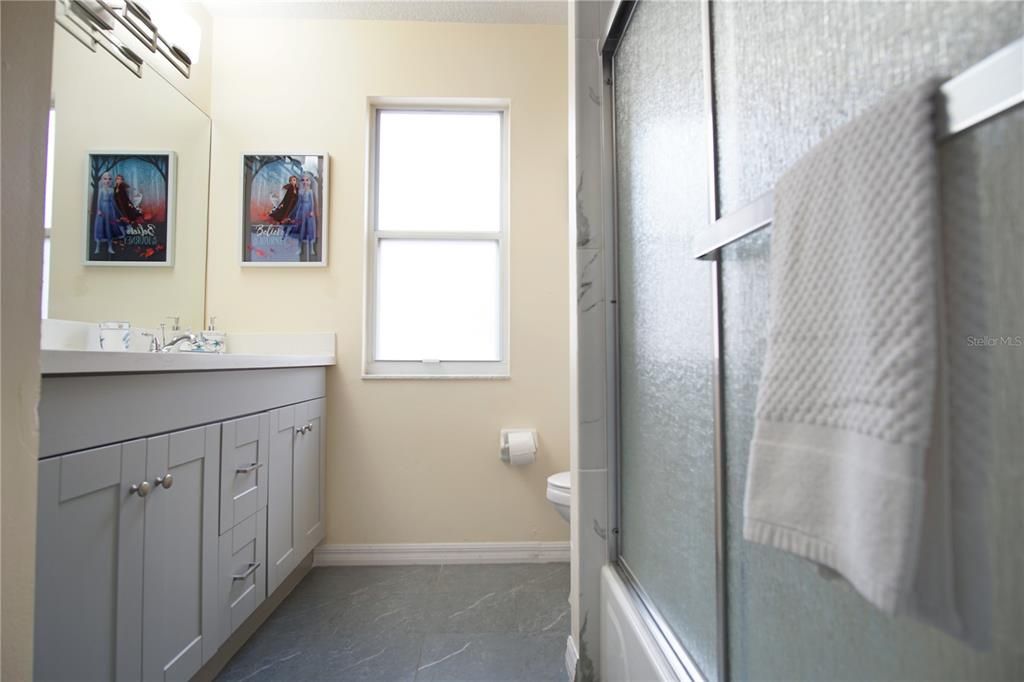 For Rent: $2,400 (5 beds, 3 baths, 2269 Square Feet)