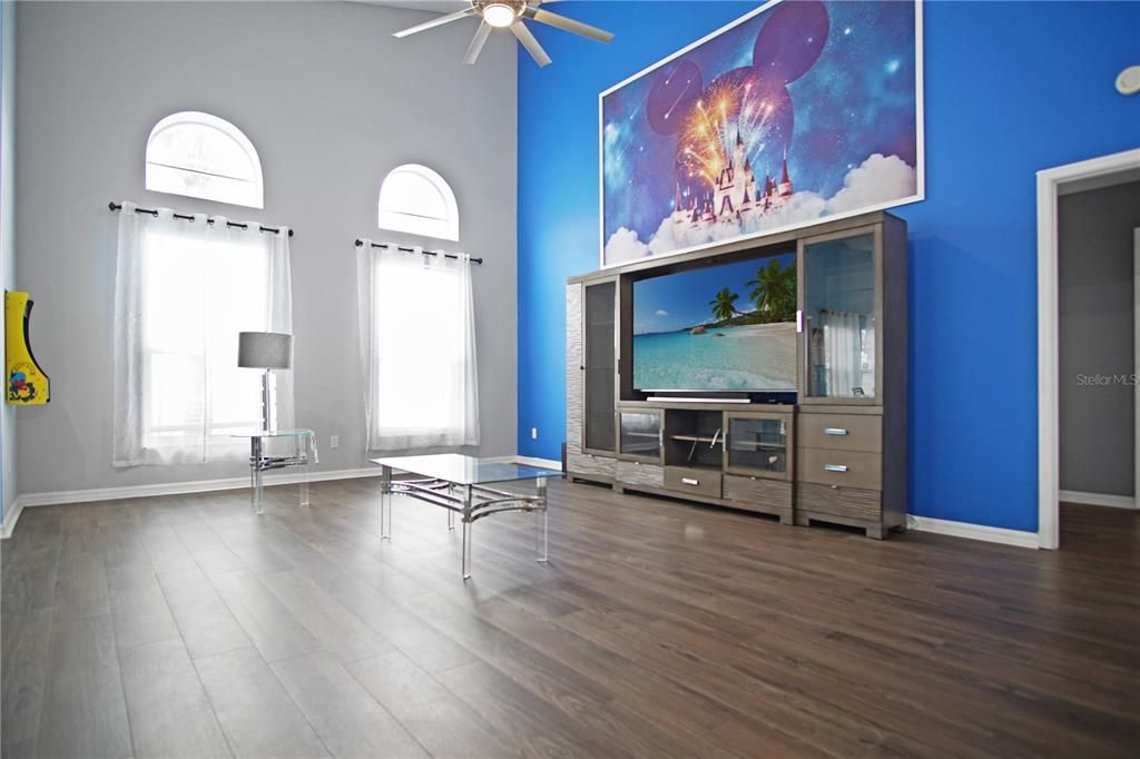 For Rent: $2,400 (5 beds, 3 baths, 2269 Square Feet)