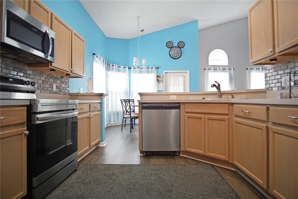 For Rent: $2,400 (5 beds, 3 baths, 2269 Square Feet)