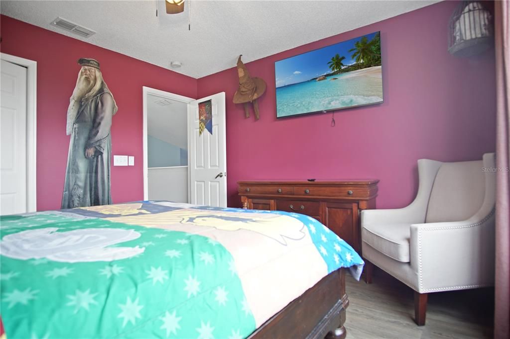 For Rent: $2,400 (5 beds, 3 baths, 2269 Square Feet)