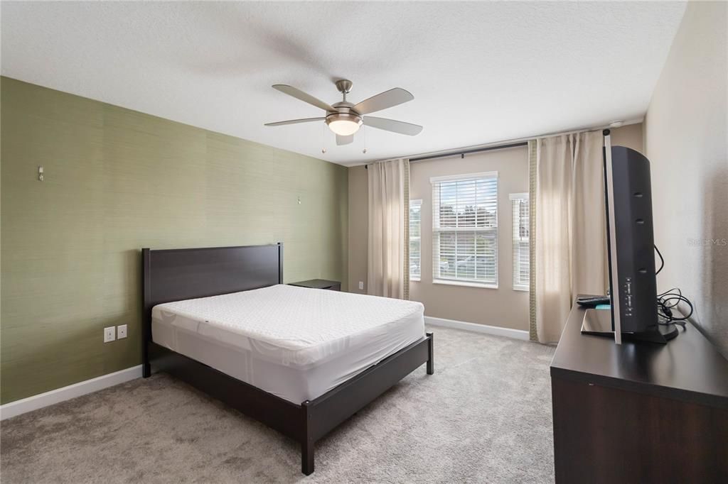 待售: $485,000 (4 贝兹, 2 浴室, 2334 平方英尺)