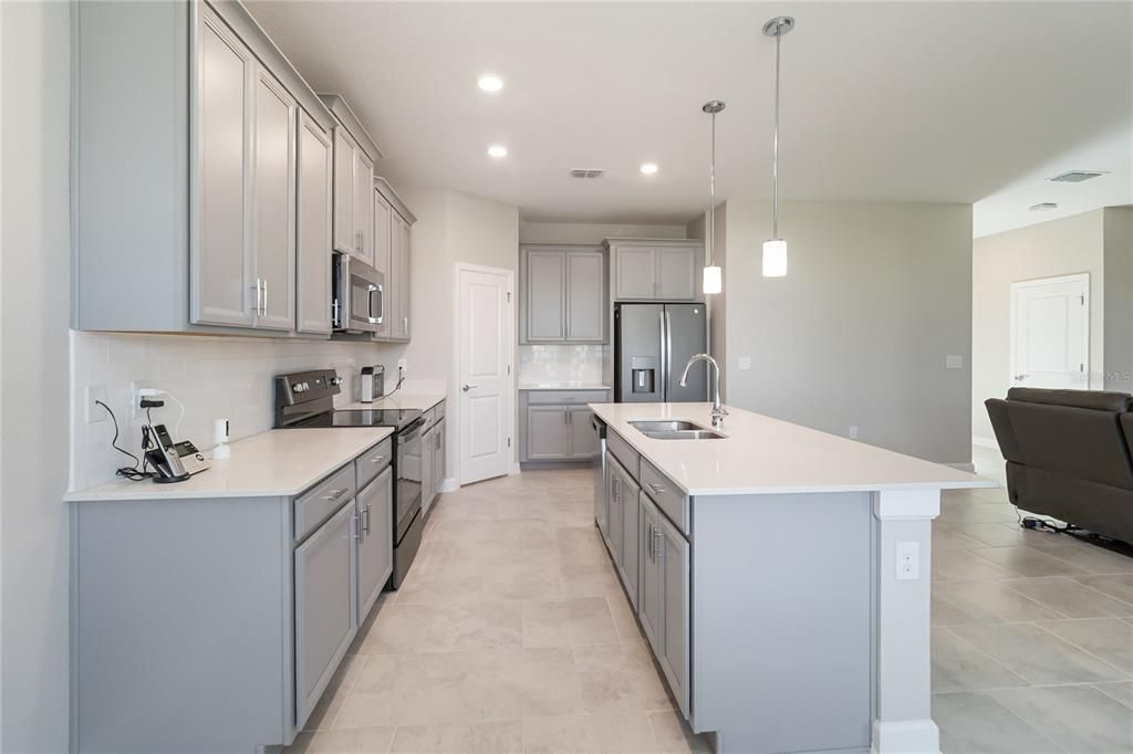 待售: $485,000 (4 贝兹, 2 浴室, 2334 平方英尺)