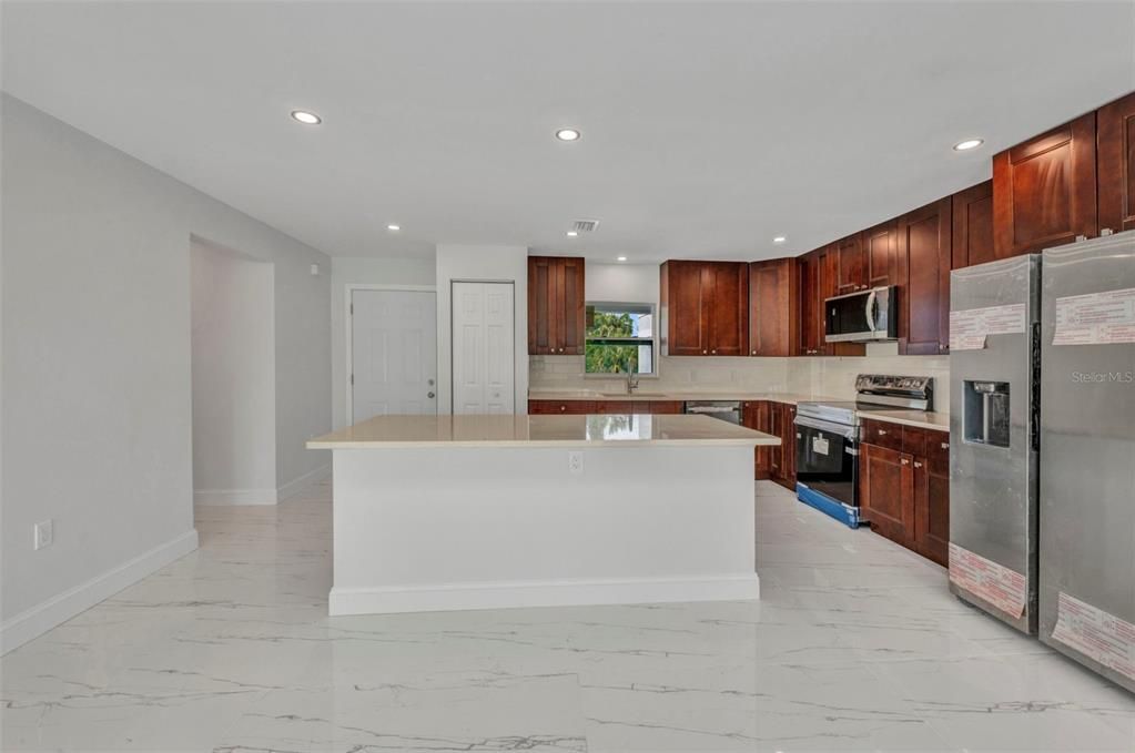 В аренду: $2,175 (4 спален, 2 ванн, 1459 Квадратных фут)