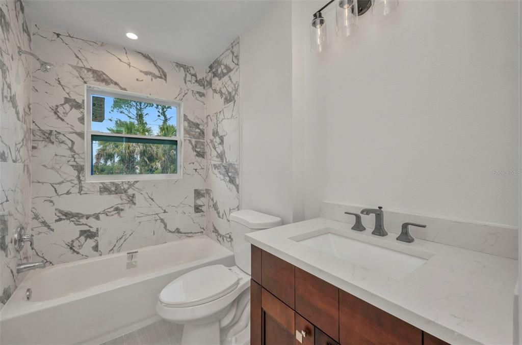 В аренду: $2,175 (4 спален, 2 ванн, 1459 Квадратных фут)