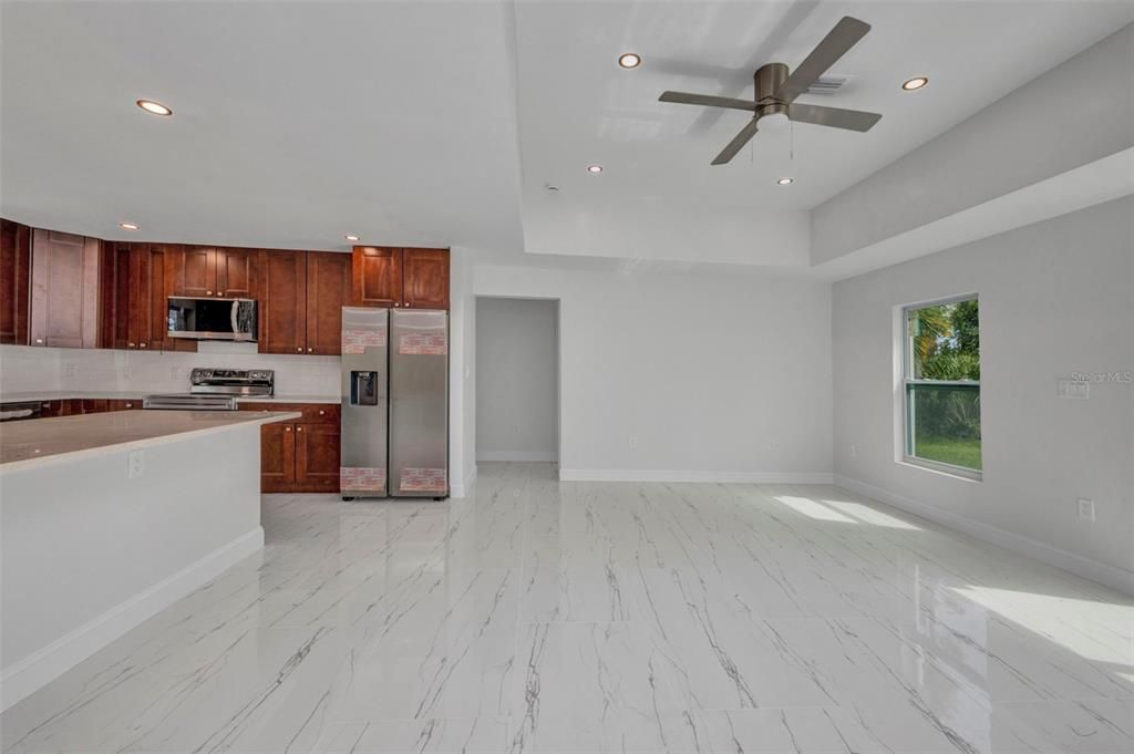 В аренду: $2,175 (4 спален, 2 ванн, 1459 Квадратных фут)