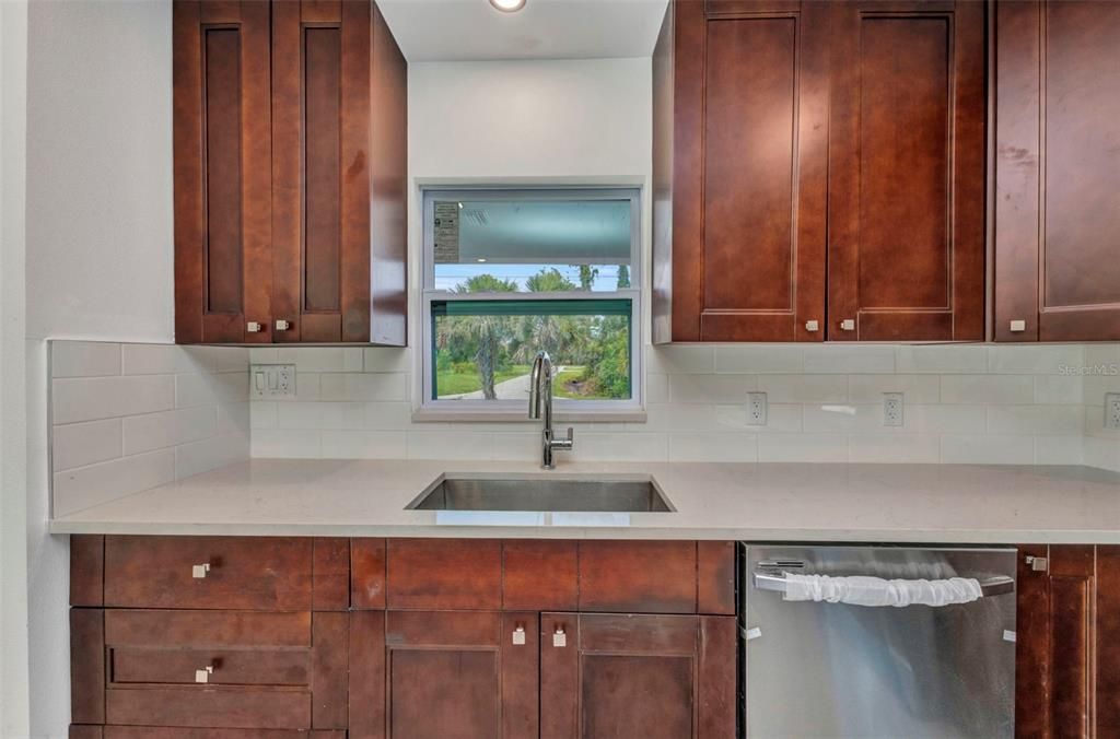 В аренду: $2,175 (4 спален, 2 ванн, 1459 Квадратных фут)