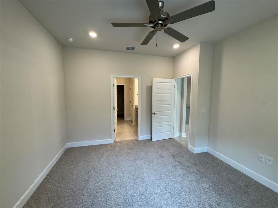 For Rent: $2,400 (4 beds, 2 baths, 1900 Square Feet)