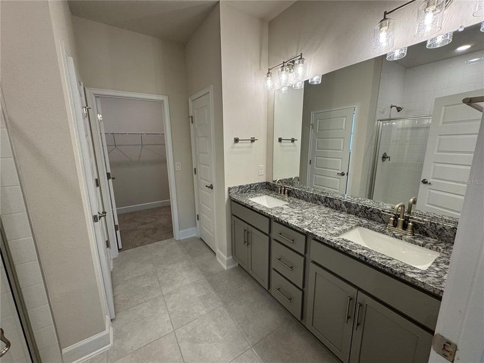 For Rent: $2,400 (4 beds, 2 baths, 1900 Square Feet)