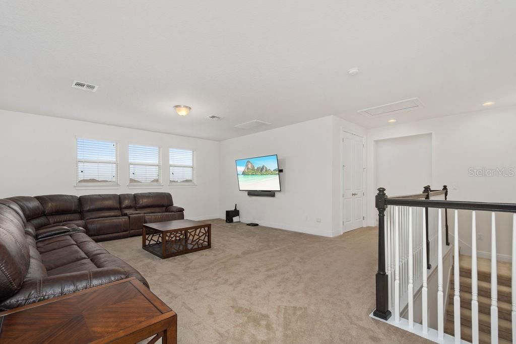 待售: $1,480,000 (6 贝兹, 4 浴室, 4522 平方英尺)