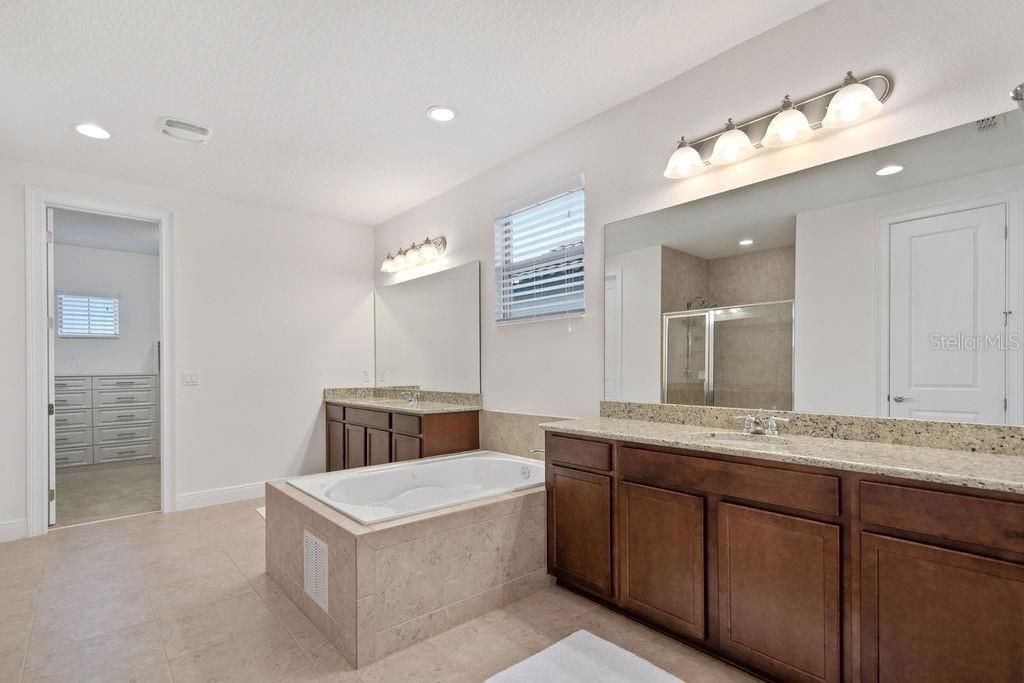 待售: $1,480,000 (6 贝兹, 4 浴室, 4522 平方英尺)