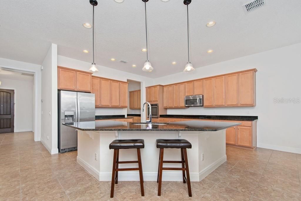 待售: $1,480,000 (6 贝兹, 4 浴室, 4522 平方英尺)