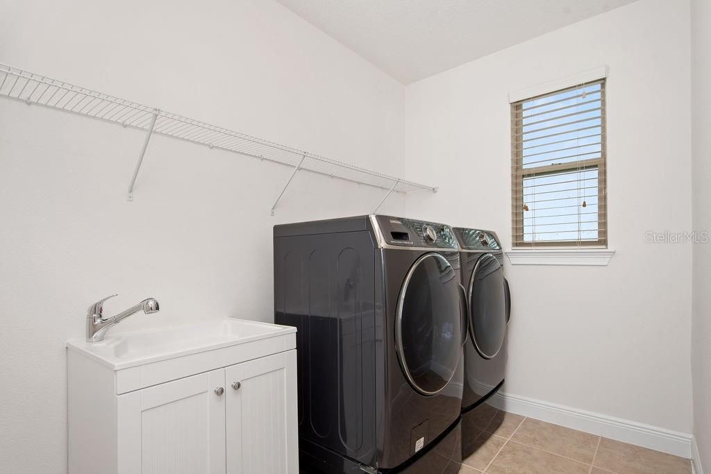 待售: $1,480,000 (6 贝兹, 4 浴室, 4522 平方英尺)