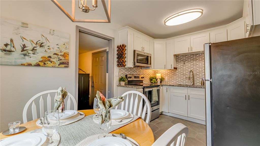 For Sale: $325,000 (2 beds, 1 baths, 787 Square Feet)