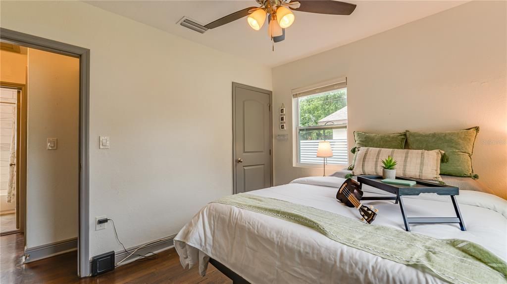 For Sale: $325,000 (2 beds, 1 baths, 787 Square Feet)