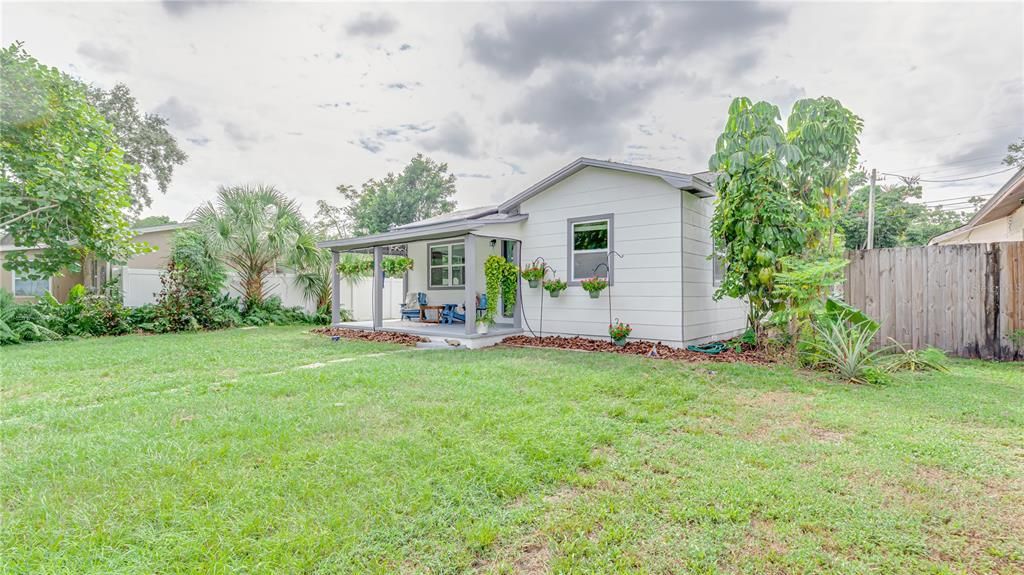 For Sale: $325,000 (2 beds, 1 baths, 787 Square Feet)