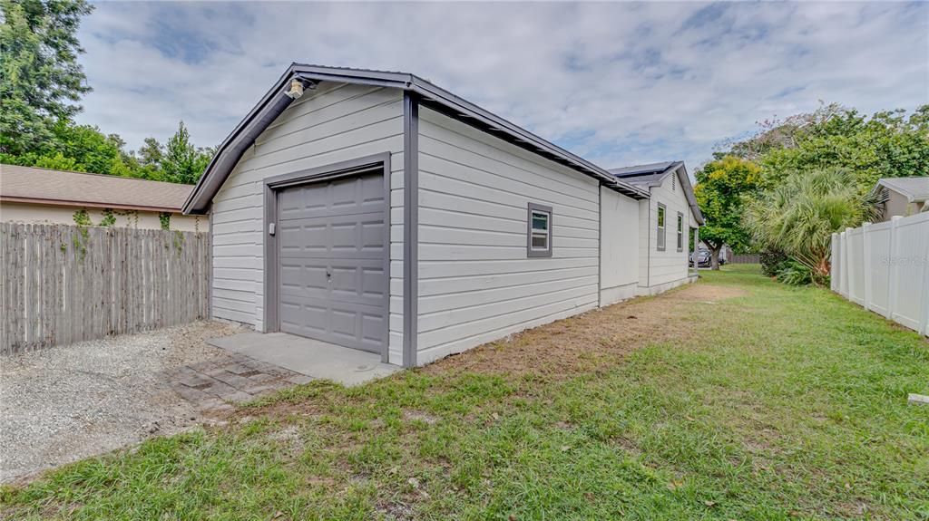 For Sale: $325,000 (2 beds, 1 baths, 787 Square Feet)