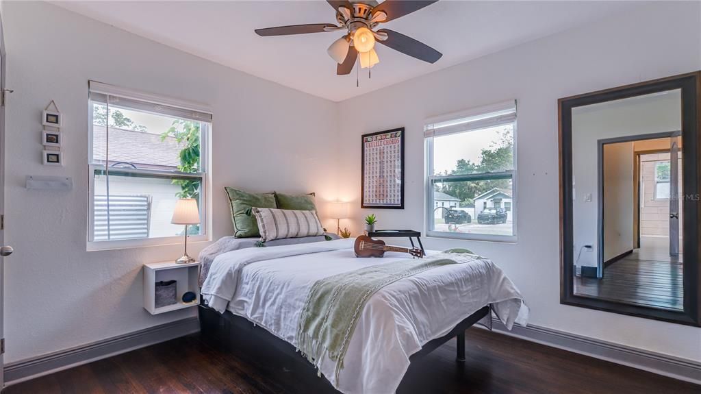 For Sale: $325,000 (2 beds, 1 baths, 787 Square Feet)