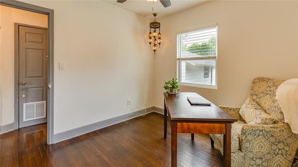 For Sale: $325,000 (2 beds, 1 baths, 787 Square Feet)