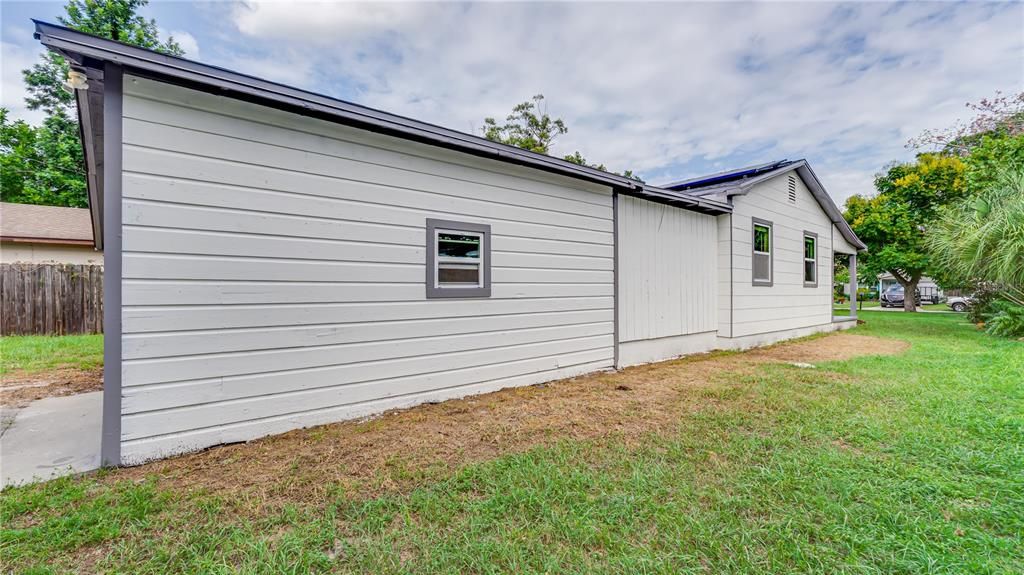 For Sale: $325,000 (2 beds, 1 baths, 787 Square Feet)