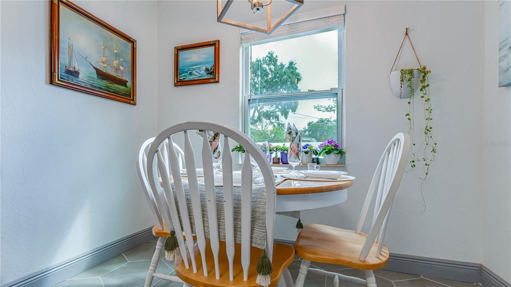 For Sale: $325,000 (2 beds, 1 baths, 787 Square Feet)