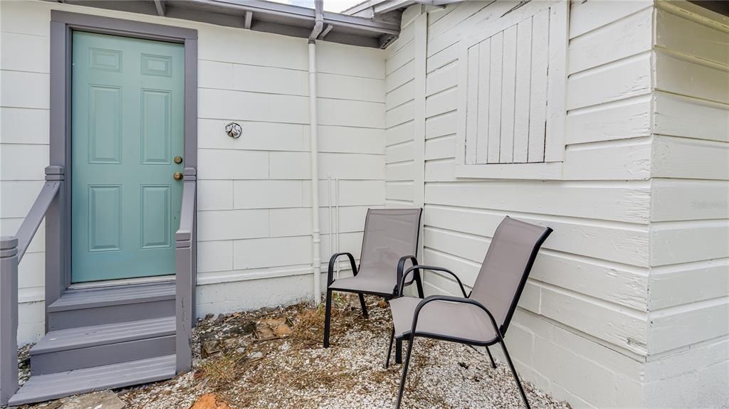 For Sale: $325,000 (2 beds, 1 baths, 787 Square Feet)