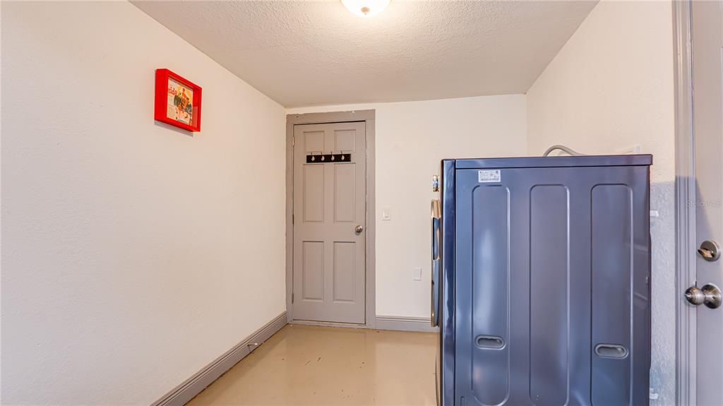 For Sale: $325,000 (2 beds, 1 baths, 787 Square Feet)