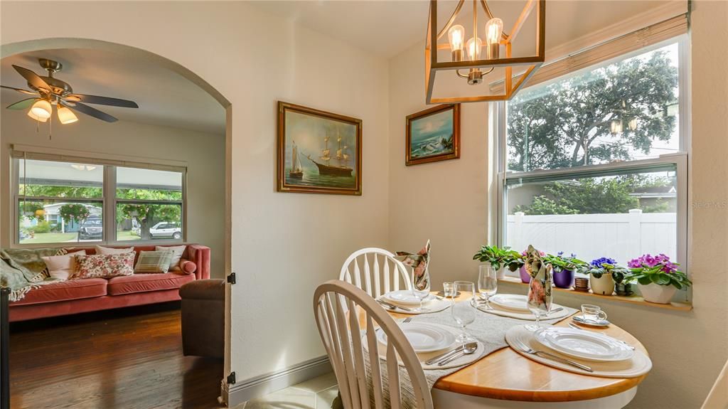 For Sale: $325,000 (2 beds, 1 baths, 787 Square Feet)