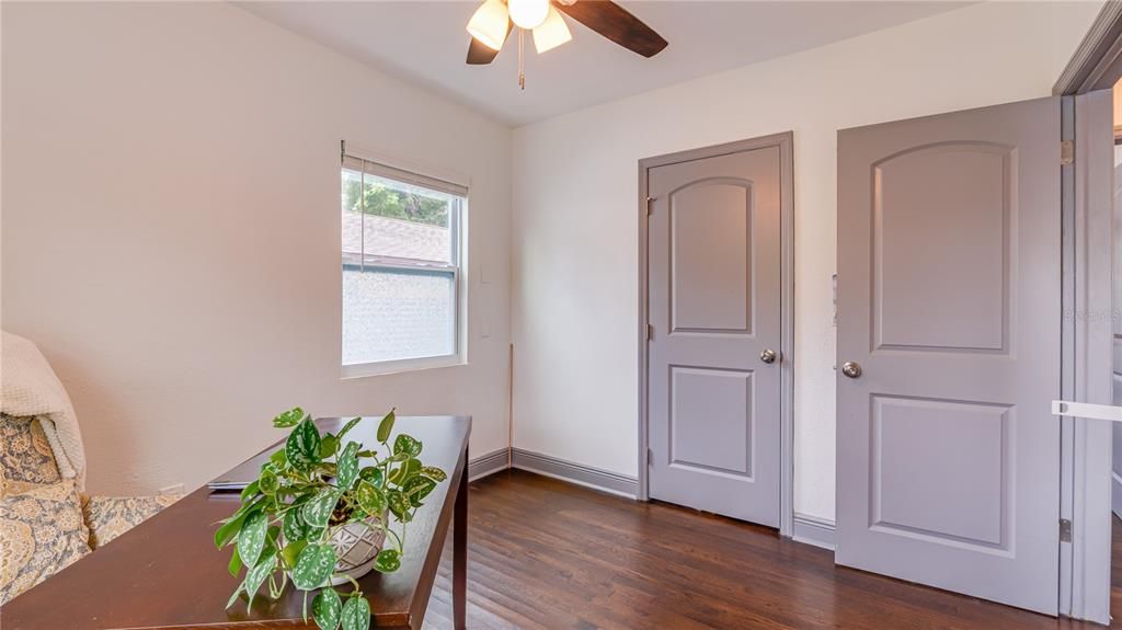 For Sale: $325,000 (2 beds, 1 baths, 787 Square Feet)