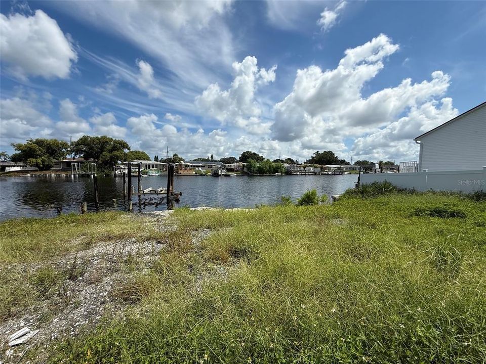 На продажу: $99,900 (0.16 acres)