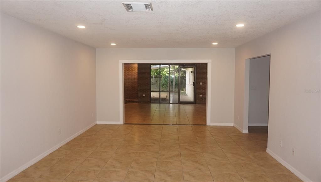 出租: $2,999 (4 贝兹, 3 浴室, 2465 平方英尺)