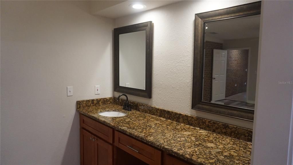 出租: $2,999 (4 贝兹, 3 浴室, 2465 平方英尺)