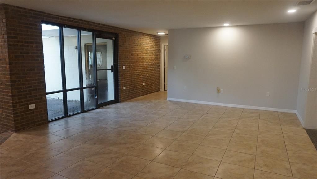 出租: $2,999 (4 贝兹, 3 浴室, 2465 平方英尺)