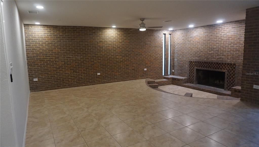 出租: $2,999 (4 贝兹, 3 浴室, 2465 平方英尺)