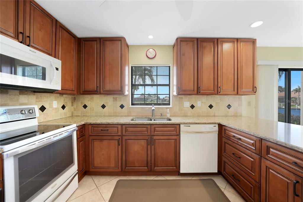 For Sale: $250,000 (2 beds, 2 baths, 1515 Square Feet)