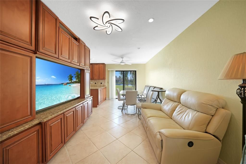 For Sale: $250,000 (2 beds, 2 baths, 1515 Square Feet)