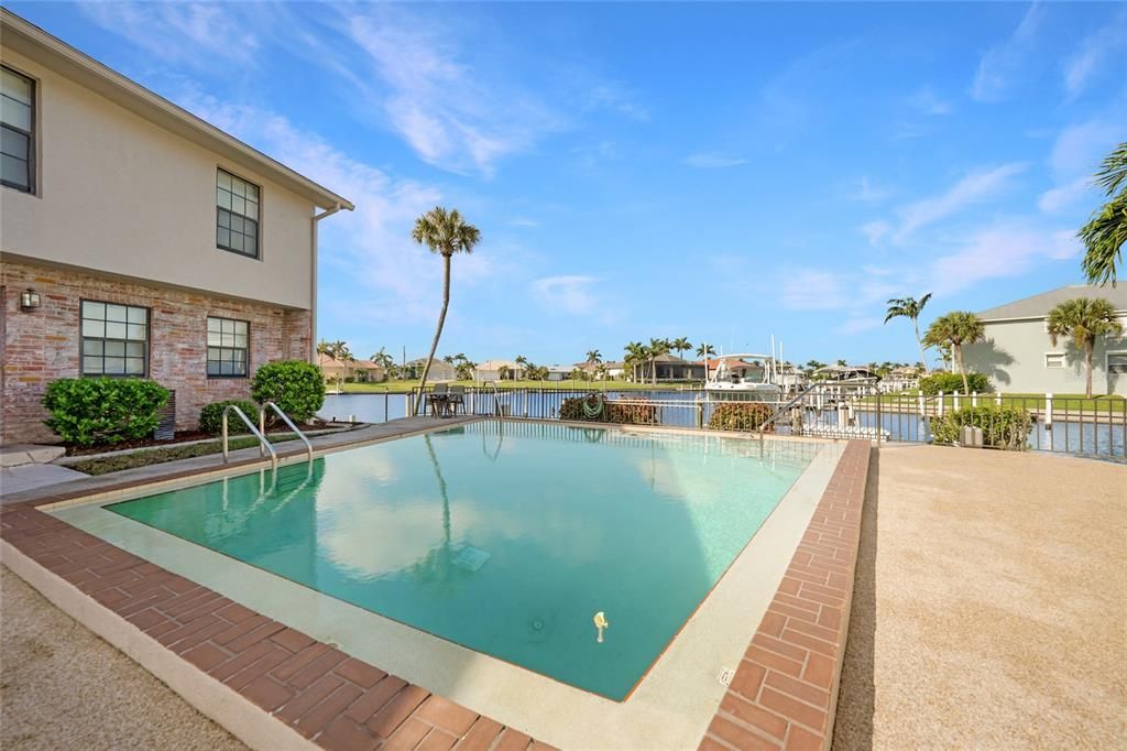 For Sale: $250,000 (2 beds, 2 baths, 1515 Square Feet)