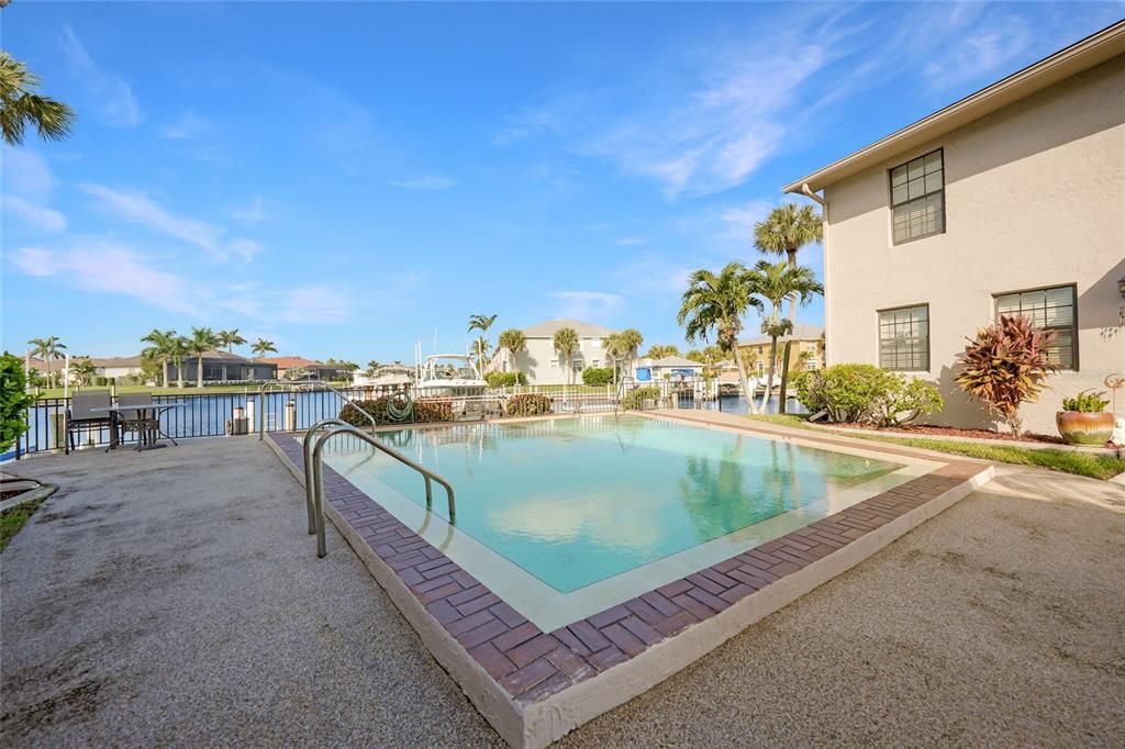 For Sale: $250,000 (2 beds, 2 baths, 1515 Square Feet)