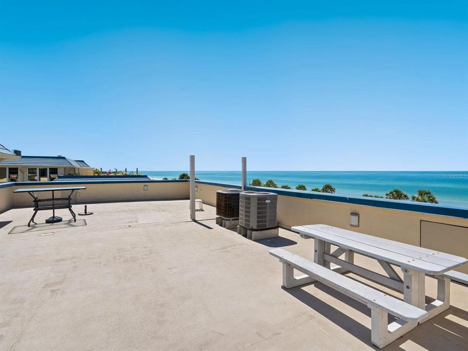 For Sale: $419,900 (2 beds, 2 baths, 1007 Square Feet)