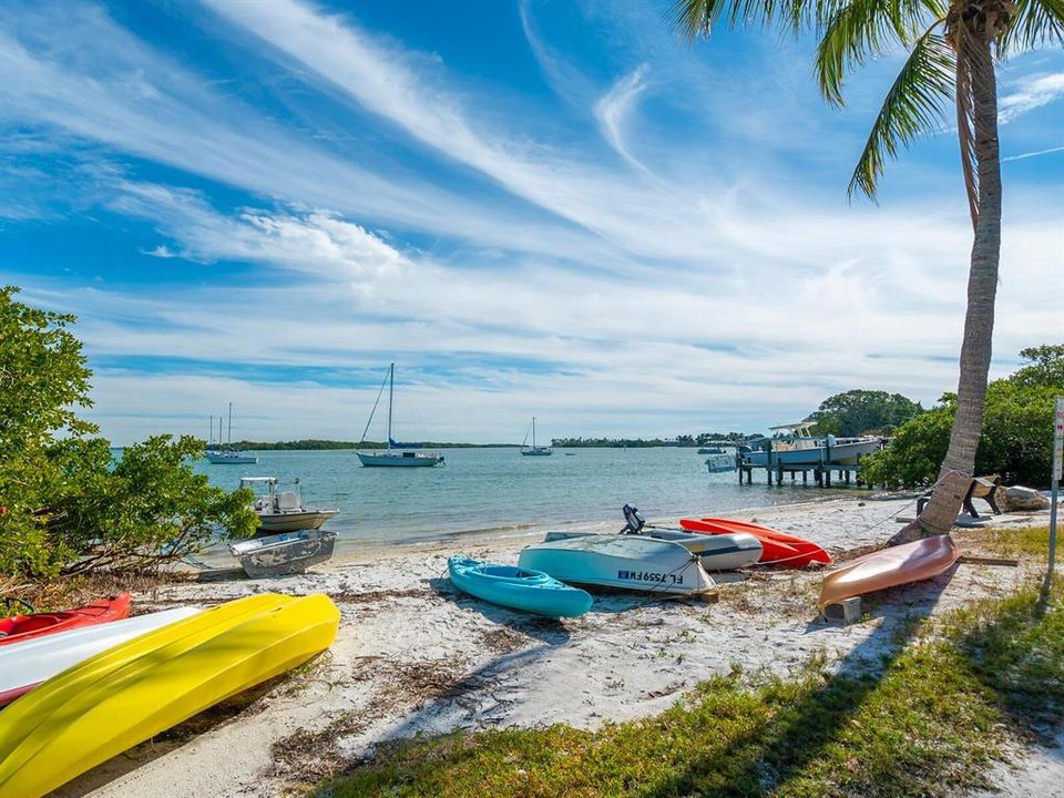 For Sale: $419,900 (2 beds, 2 baths, 1007 Square Feet)