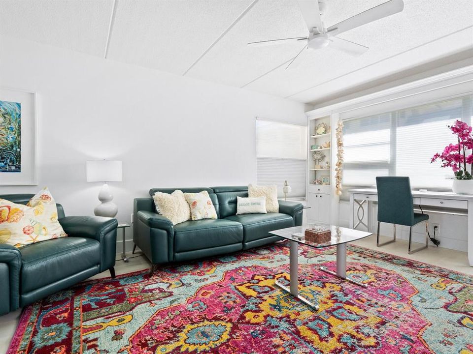 For Sale: $419,900 (2 beds, 2 baths, 1007 Square Feet)