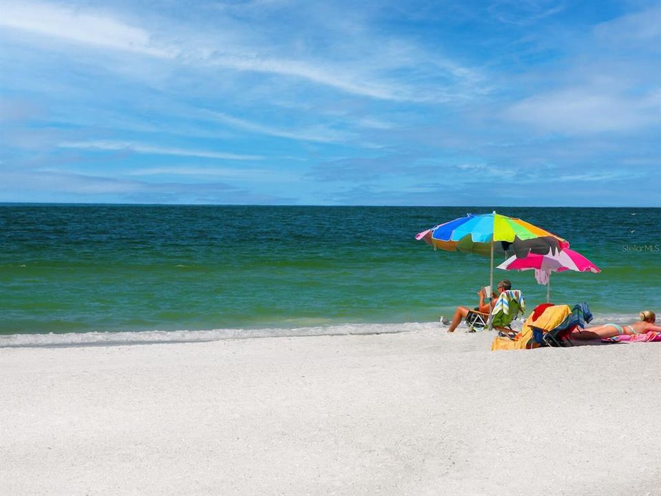 For Sale: $419,900 (2 beds, 2 baths, 1007 Square Feet)