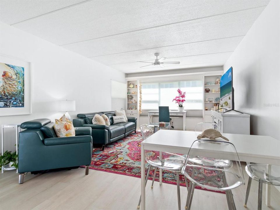 For Sale: $419,900 (2 beds, 2 baths, 1007 Square Feet)